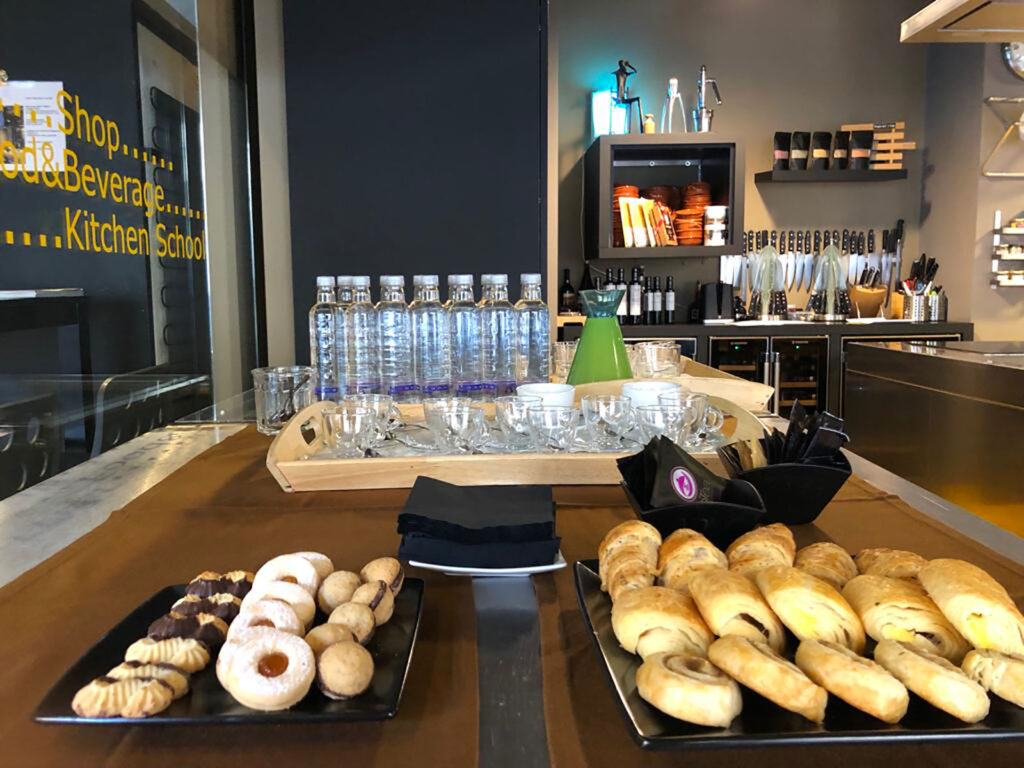 Buffet di benvenuto nella cucina di Teatro7lab